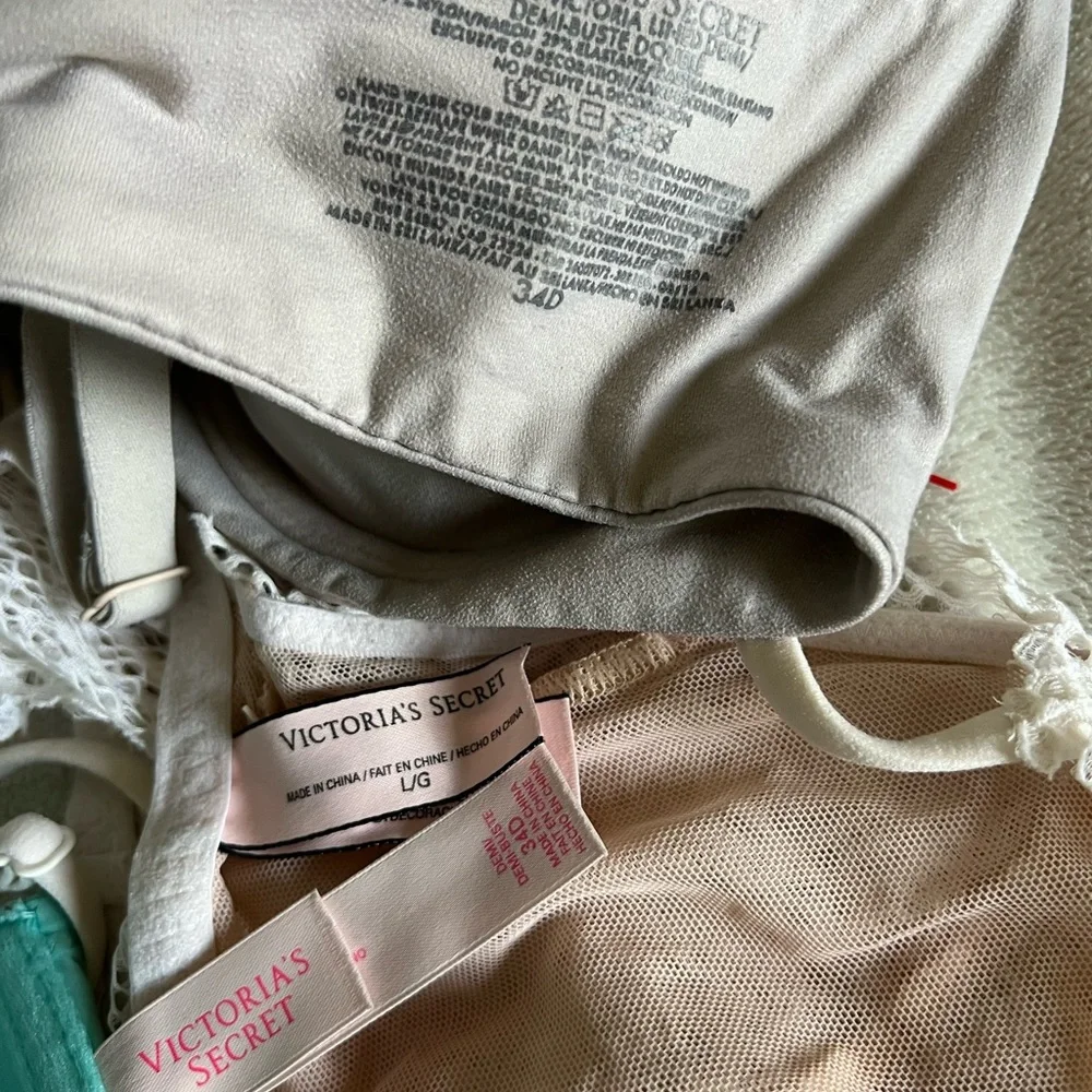 Victoria’s Secret bra bundle FREE PJ SET INCLUDED - Picture 2 of 3